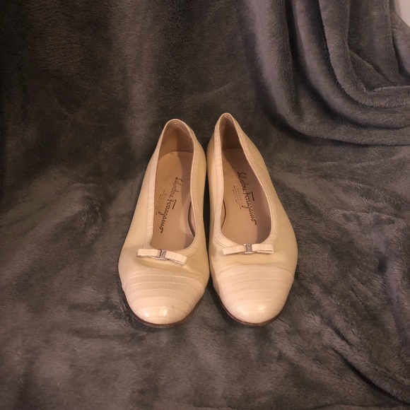COPY - ❗️Salvatore Ferragamo Flats❗️ - Picture 1 of 6